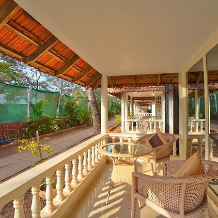 Morjim Holiday Beach Resort Екстериор снимка