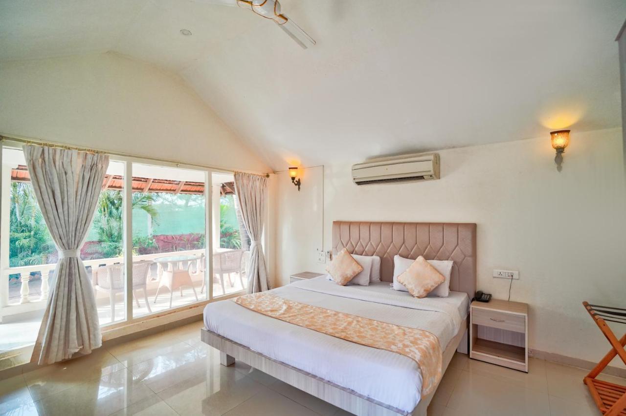 Morjim Holiday Beach Resort Екстериор снимка
