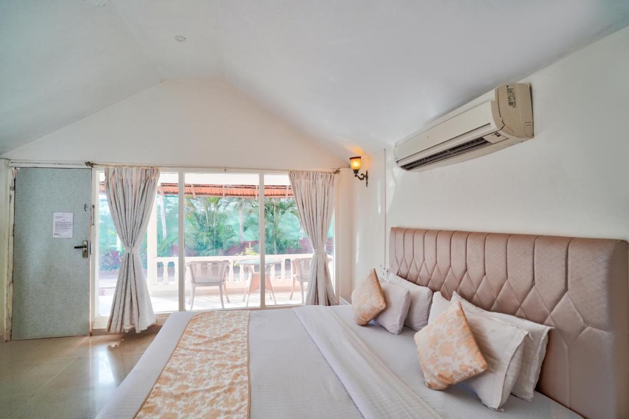 Morjim Holiday Beach Resort Екстериор снимка