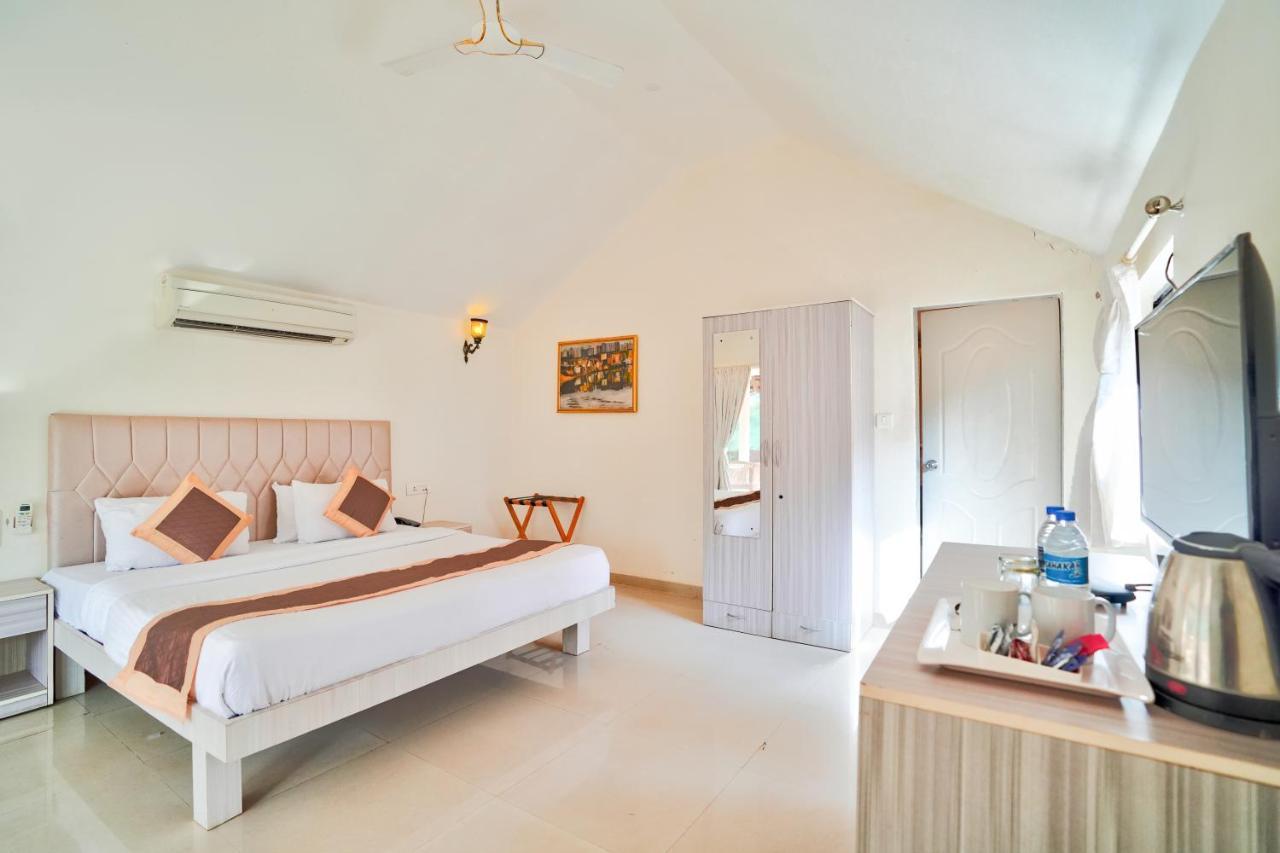 Morjim Holiday Beach Resort Екстериор снимка