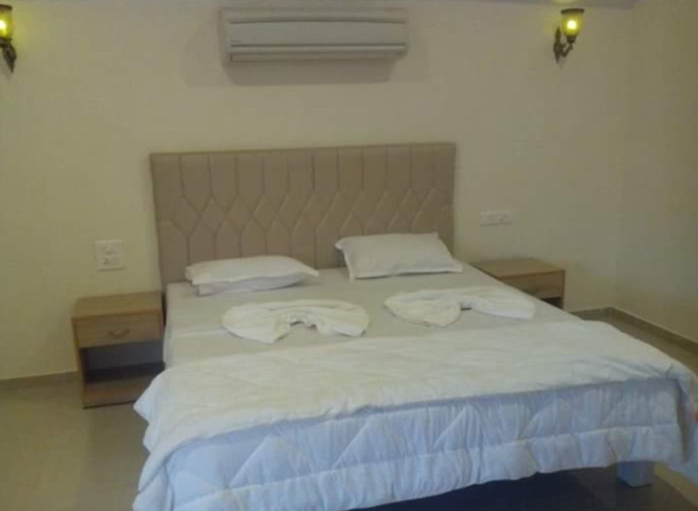 Morjim Holiday Beach Resort Екстериор снимка