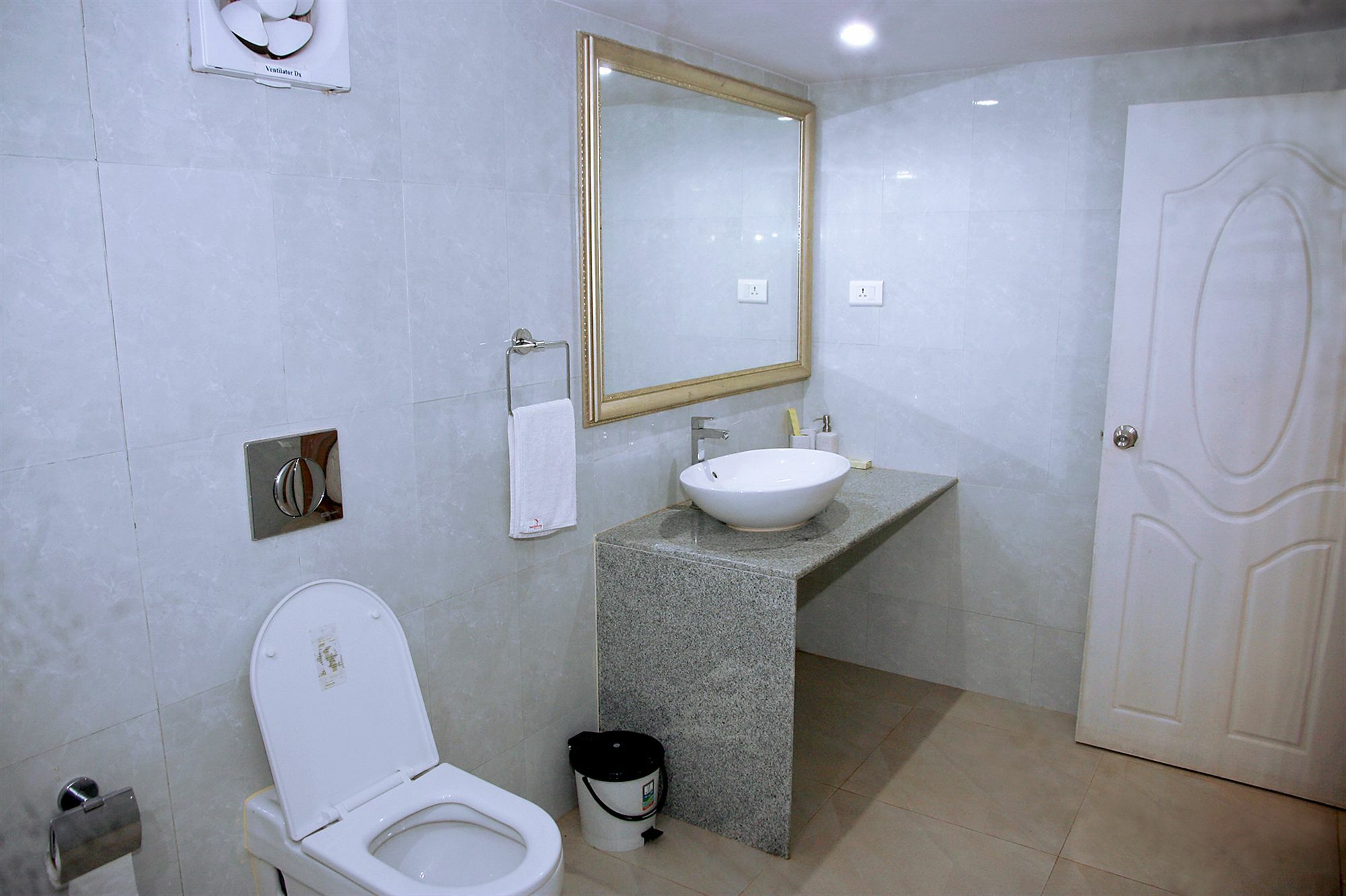 Morjim Holiday Beach Resort Екстериор снимка